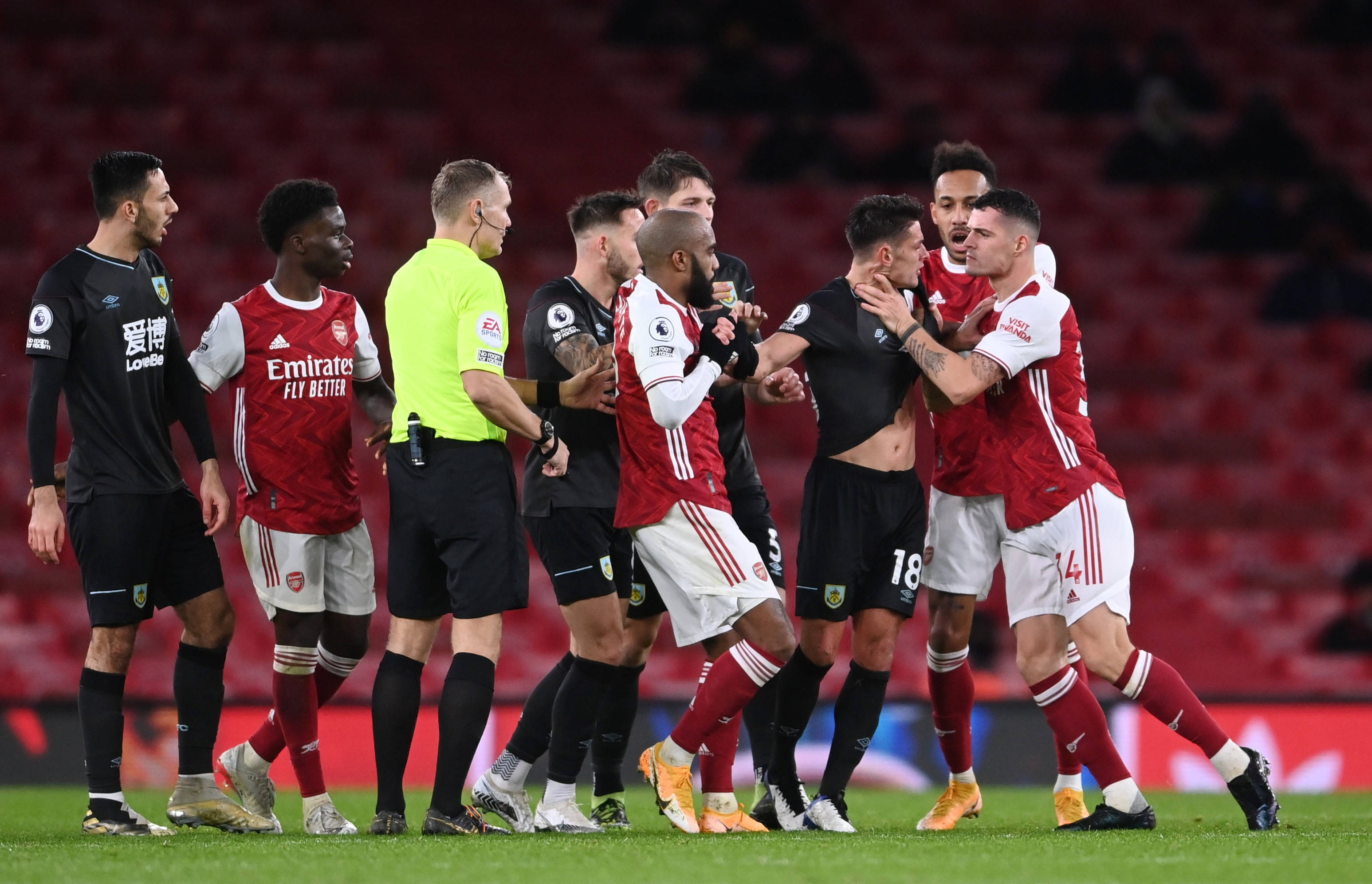 以其敏锐的 以其敏锐的